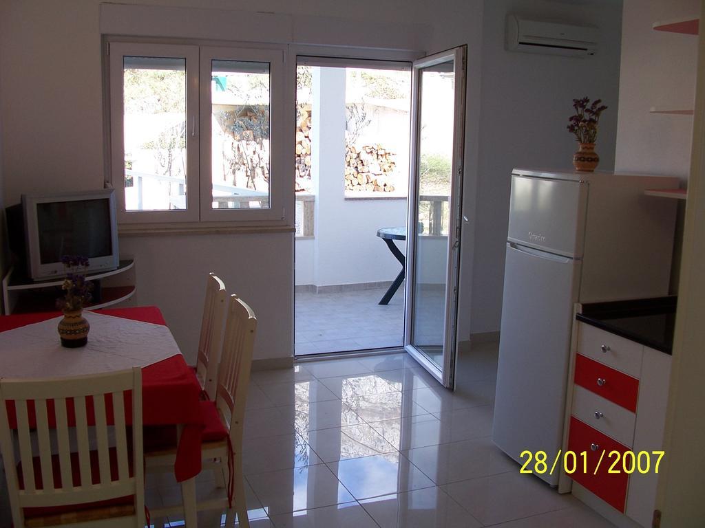 Apartments Perdijic Nemira أوميس الغرفة الصورة